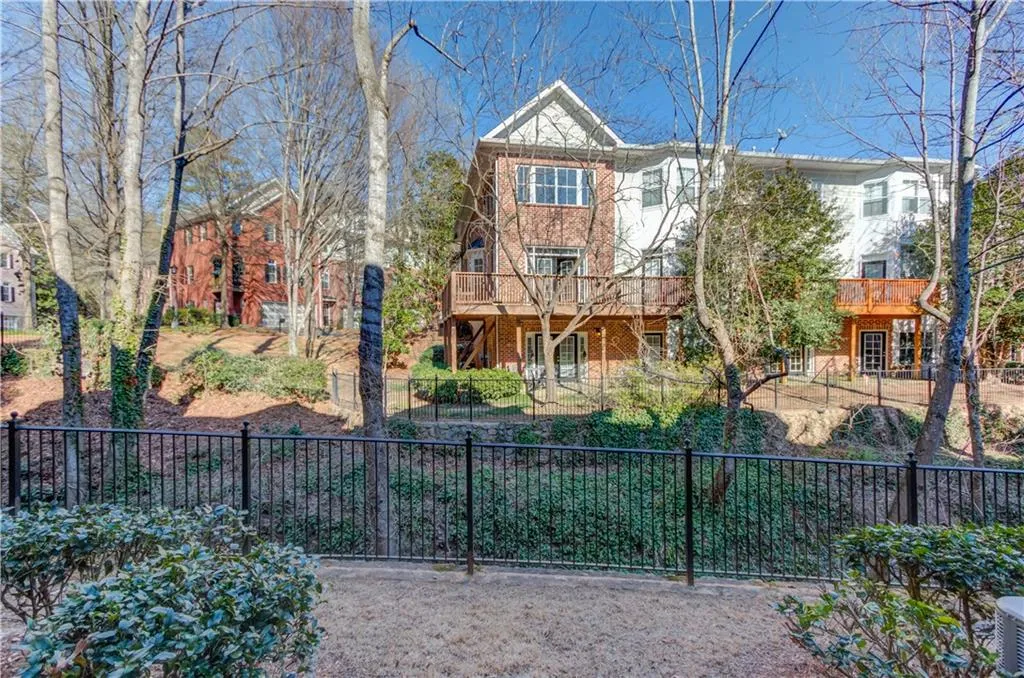 5590 Glenridge Park Unit 1206, Sandy Springs, Georgia 30342, 3 Bedrooms Bedrooms, ,2 BathroomsBathrooms,Residential,Sold,5590 Glenridge Park Unit 1206,7719559