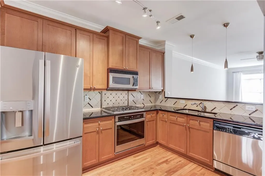 5590 Glenridge Park Unit 1206, Sandy Springs, Georgia 30342, 3 Bedrooms Bedrooms, ,2 BathroomsBathrooms,Residential,Sold,5590 Glenridge Park Unit 1206,7719559