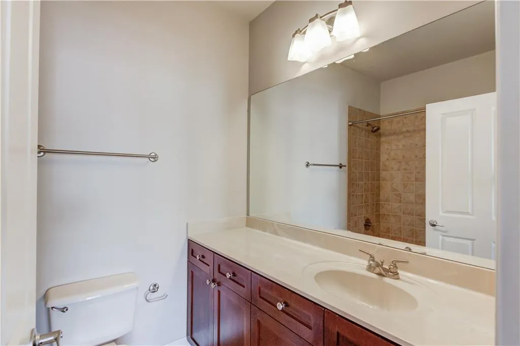 5590 Glenridge Park Unit 1206, Sandy Springs, Georgia 30342, 3 Bedrooms Bedrooms, ,2 BathroomsBathrooms,Residential,Sold,5590 Glenridge Park Unit 1206,7719559