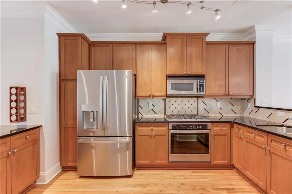 5590 Glenridge Park Unit 1206, Sandy Springs, Georgia 30342, 3 Bedrooms Bedrooms, ,2 BathroomsBathrooms,Residential,Sold,5590 Glenridge Park Unit 1206,7719559