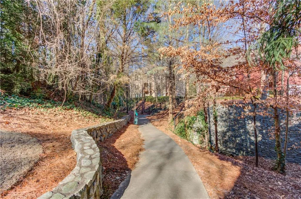 5590 Glenridge Park Unit 1206, Sandy Springs, Georgia 30342, 3 Bedrooms Bedrooms, ,2 BathroomsBathrooms,Residential,Sold,5590 Glenridge Park Unit 1206,7719559