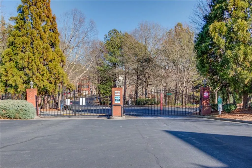 5590 Glenridge Park Unit 1206, Sandy Springs, Georgia 30342, 3 Bedrooms Bedrooms, ,2 BathroomsBathrooms,Residential,Sold,5590 Glenridge Park Unit 1206,7719559