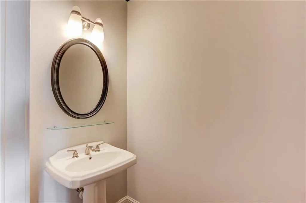 5590 Glenridge Park Unit 1206, Sandy Springs, Georgia 30342, 3 Bedrooms Bedrooms, ,2 BathroomsBathrooms,Residential,Sold,5590 Glenridge Park Unit 1206,7719559