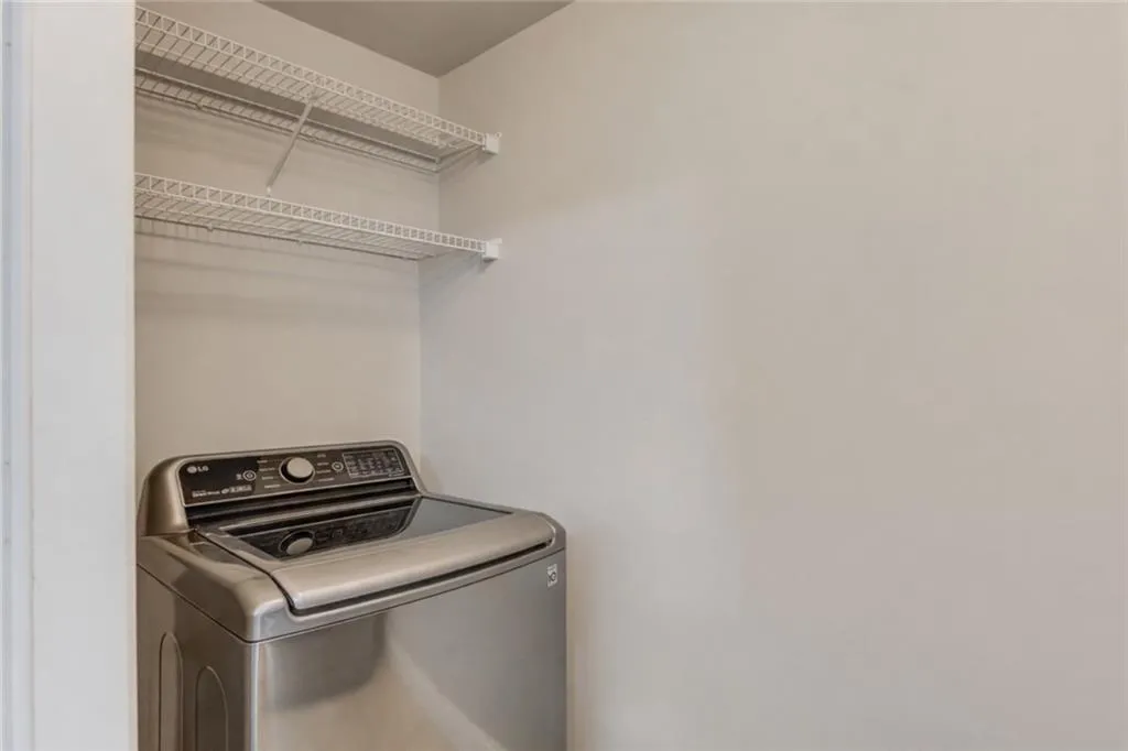 5590 Glenridge Park Unit 1206, Sandy Springs, Georgia 30342, 3 Bedrooms Bedrooms, ,2 BathroomsBathrooms,Residential,Sold,5590 Glenridge Park Unit 1206,7719559