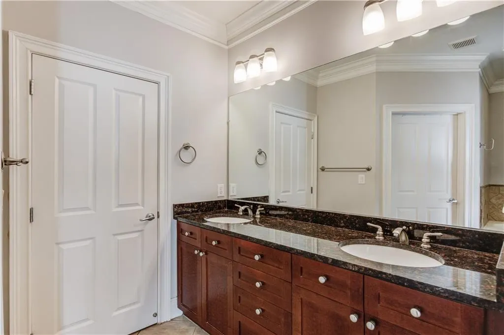 5590 Glenridge Park Unit 1206, Sandy Springs, Georgia 30342, 3 Bedrooms Bedrooms, ,2 BathroomsBathrooms,Residential,Sold,5590 Glenridge Park Unit 1206,7719559