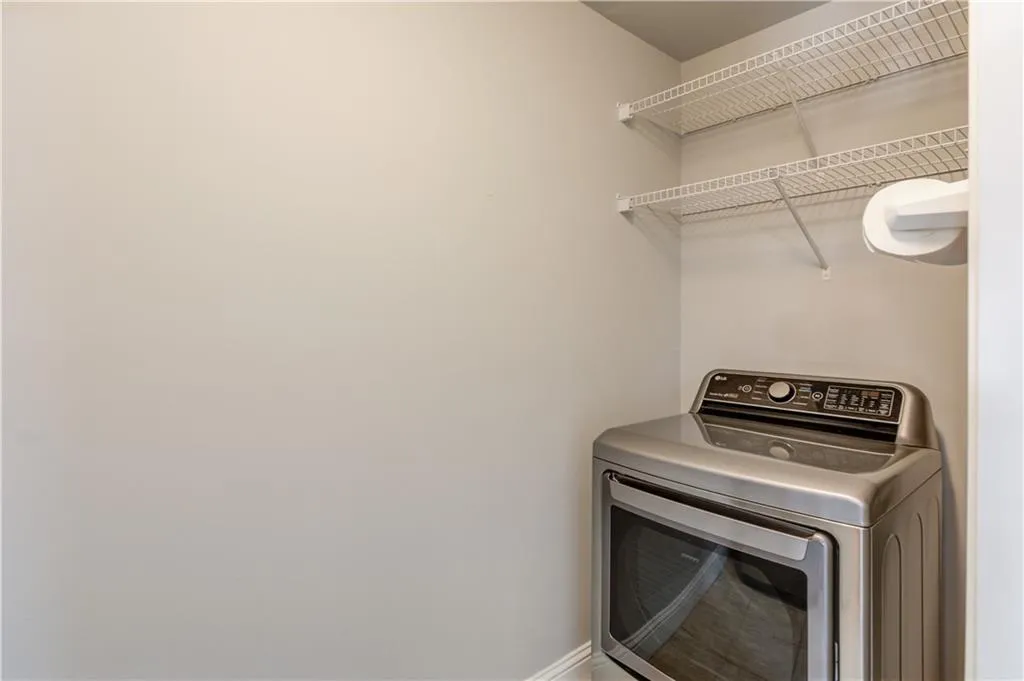 5590 Glenridge Park Unit 1206, Sandy Springs, Georgia 30342, 3 Bedrooms Bedrooms, ,2 BathroomsBathrooms,Residential,Sold,5590 Glenridge Park Unit 1206,7719559