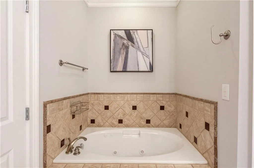 5590 Glenridge Park Unit 1206, Sandy Springs, Georgia 30342, 3 Bedrooms Bedrooms, ,2 BathroomsBathrooms,Residential,Sold,5590 Glenridge Park Unit 1206,7719559
