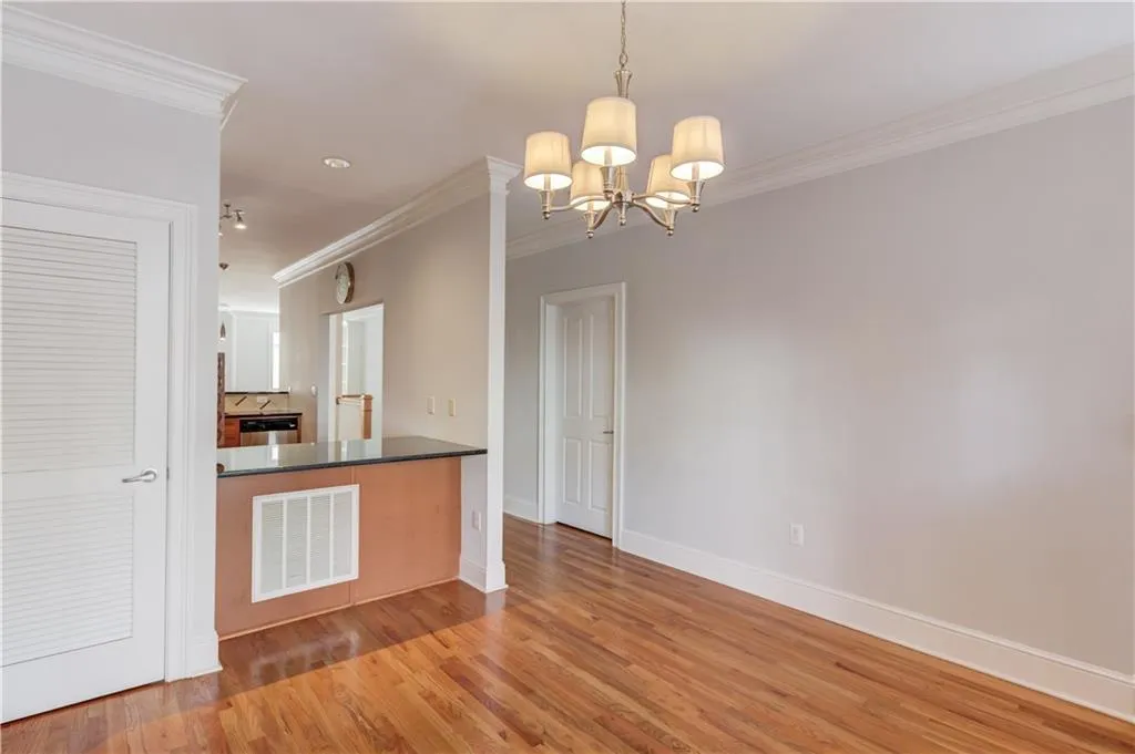 5590 Glenridge Park Unit 1206, Sandy Springs, Georgia 30342, 3 Bedrooms Bedrooms, ,2 BathroomsBathrooms,Residential,Sold,5590 Glenridge Park Unit 1206,7719559