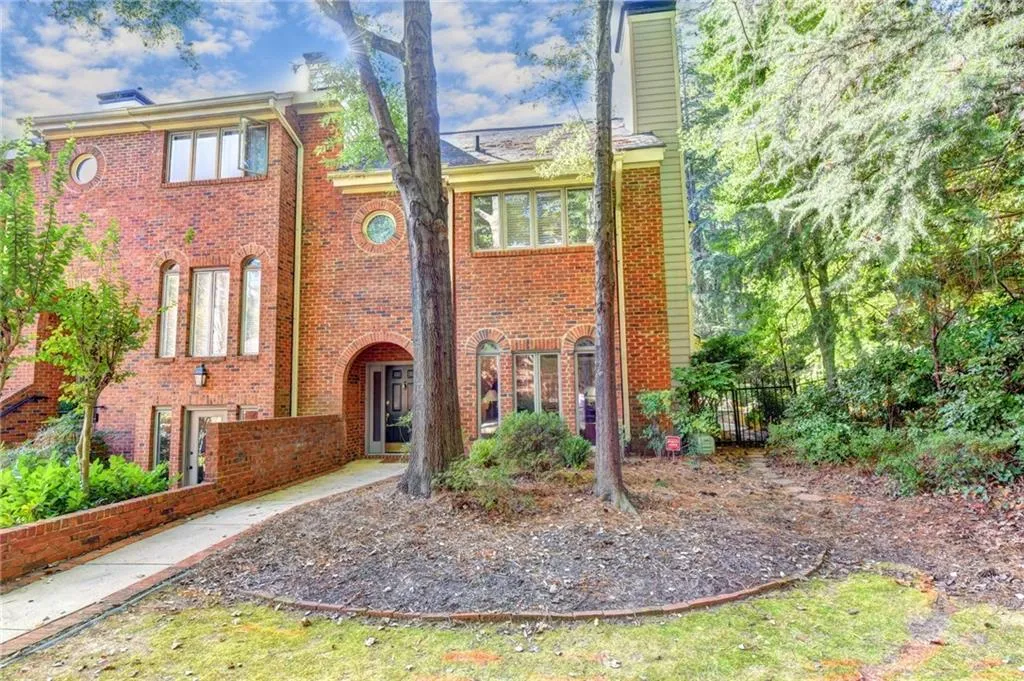 21 Westfair Court, Sandy Springs, Georgia 30328, 3 Bedrooms Bedrooms, ,2 BathroomsBathrooms,Residential,Sold,21 Westfair Court,6089328