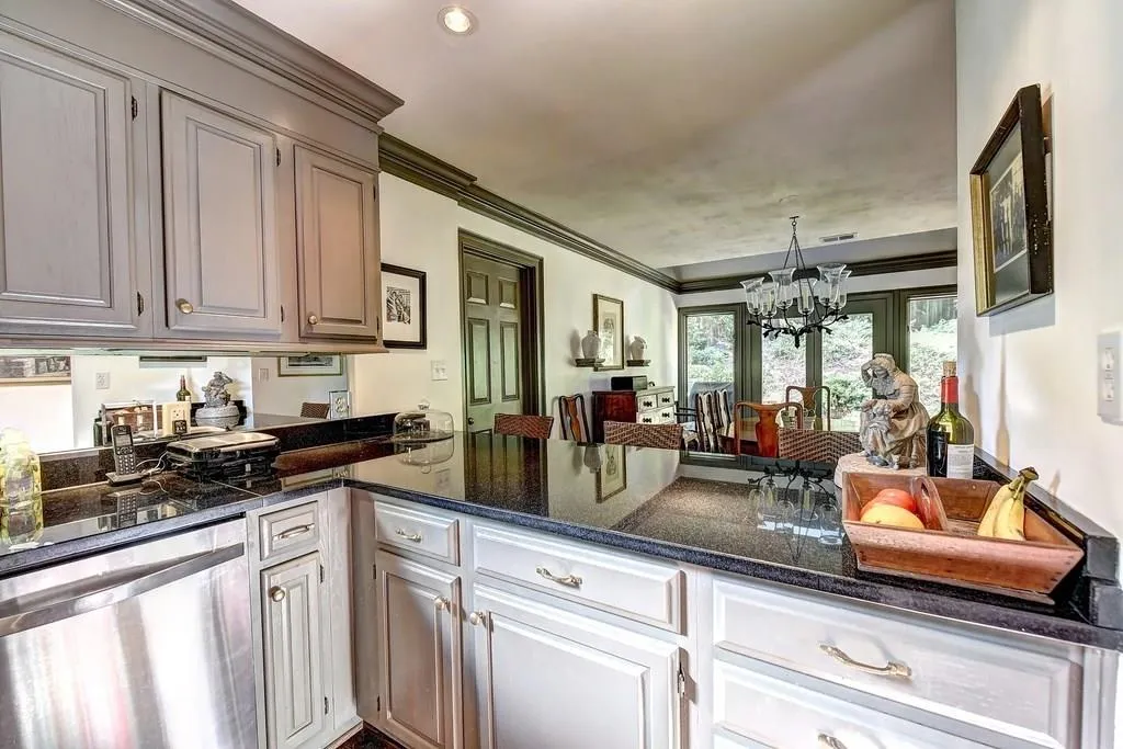 21 Westfair Court, Sandy Springs, Georgia 30328, 3 Bedrooms Bedrooms, ,2 BathroomsBathrooms,Residential,Sold,21 Westfair Court,6089328