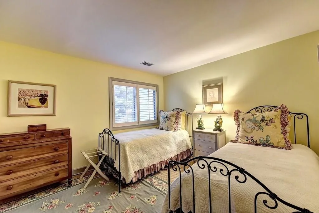 21 Westfair Court, Sandy Springs, Georgia 30328, 3 Bedrooms Bedrooms, ,2 BathroomsBathrooms,Residential,Sold,21 Westfair Court,6089328