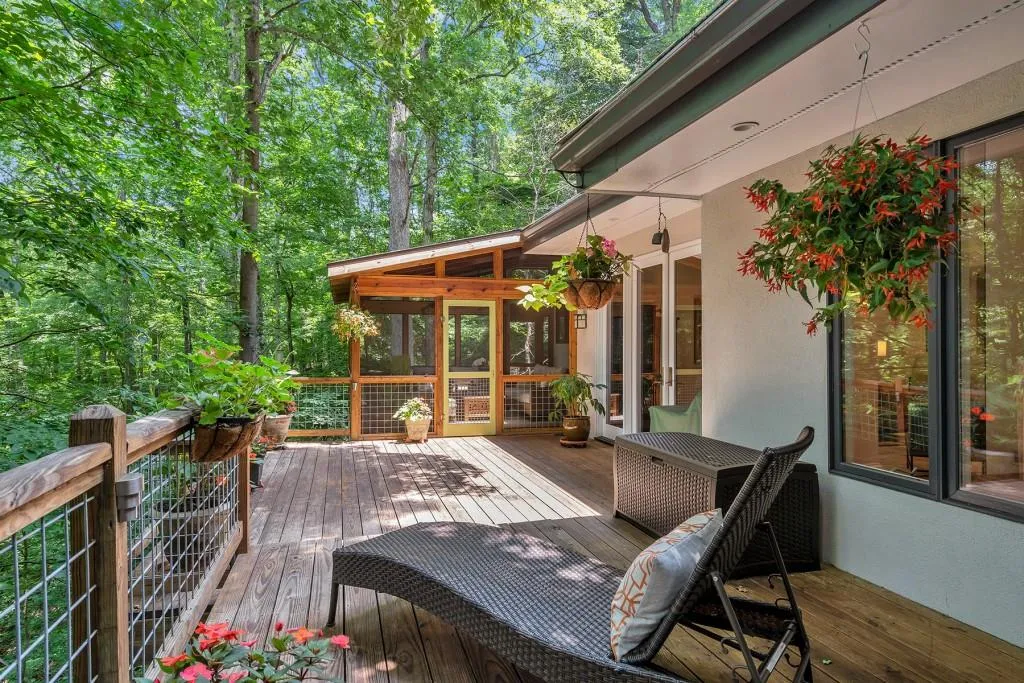 405 Mountain Creek Trace, Atlanta, Georgia 30328, 4 Bedrooms Bedrooms, ,3 BathroomsBathrooms,Residential,Sold,405 Mountain Creek Trace,6582424