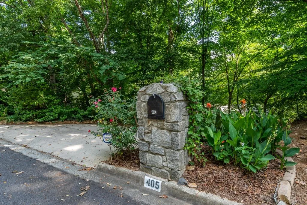 405 Mountain Creek Trace, Atlanta, Georgia 30328, 4 Bedrooms Bedrooms, ,3 BathroomsBathrooms,Residential,Sold,405 Mountain Creek Trace,6582424