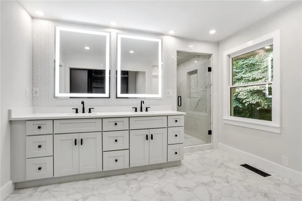 Georgia 30328, ,3 BathroomsBathrooms,Residential,Sold,6928473