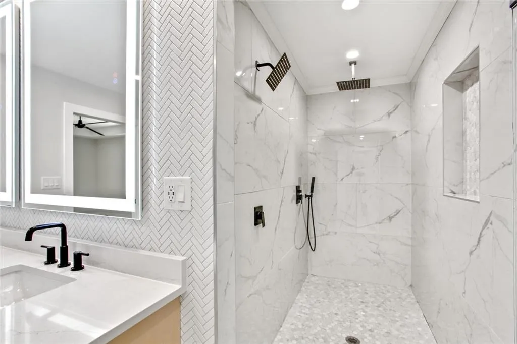 Georgia 30328, ,3 BathroomsBathrooms,Residential,Sold,6928473