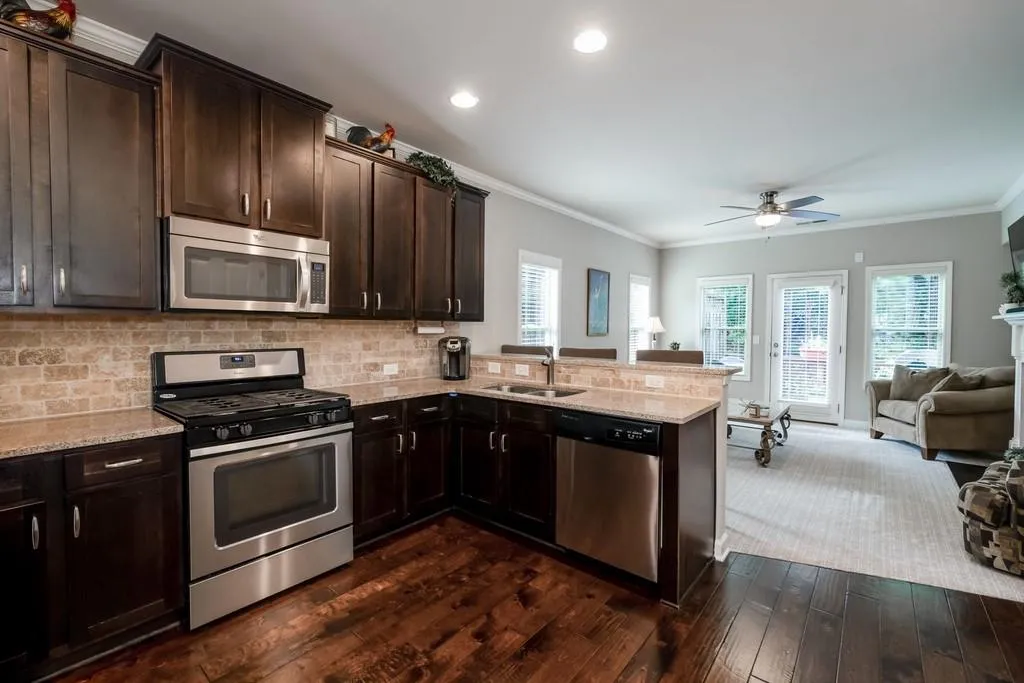 7355 Highland Bluff, Sandy Springs, Georgia 30328, 3 Bedrooms Bedrooms, ,3 BathroomsBathrooms,Residential,Sold,7355 Highland Bluff,6756222