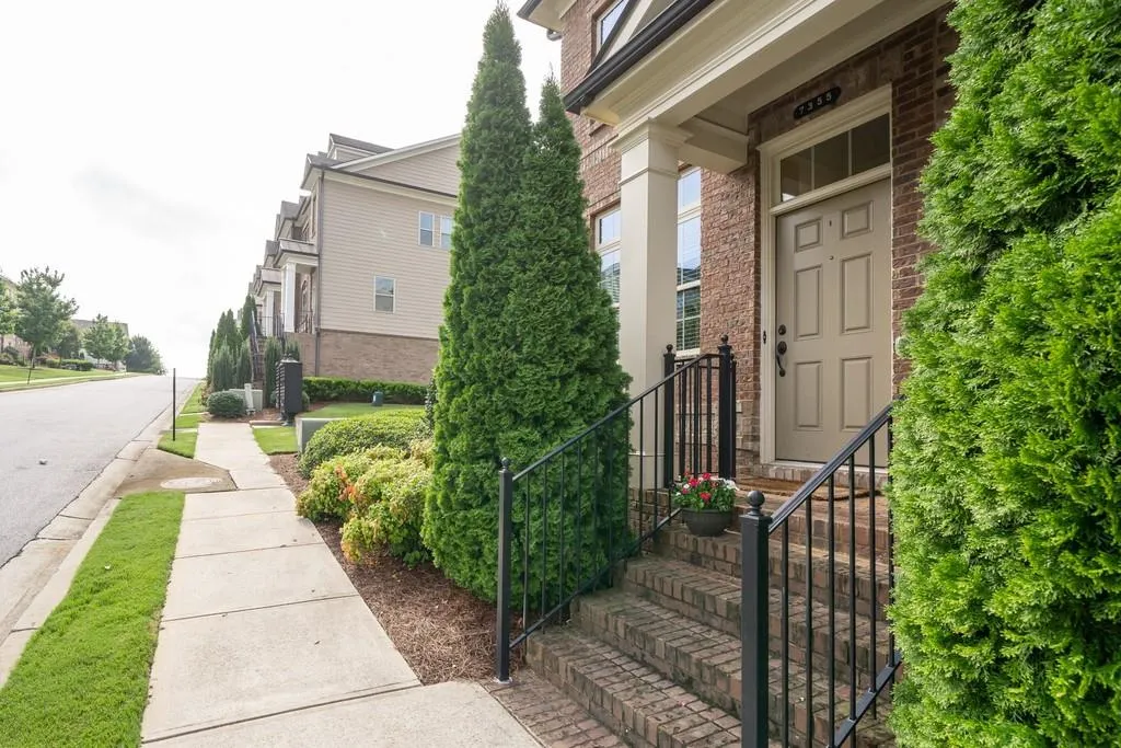 7355 Highland Bluff, Sandy Springs, Georgia 30328, 3 Bedrooms Bedrooms, ,3 BathroomsBathrooms,Residential,Sold,7355 Highland Bluff,6756222