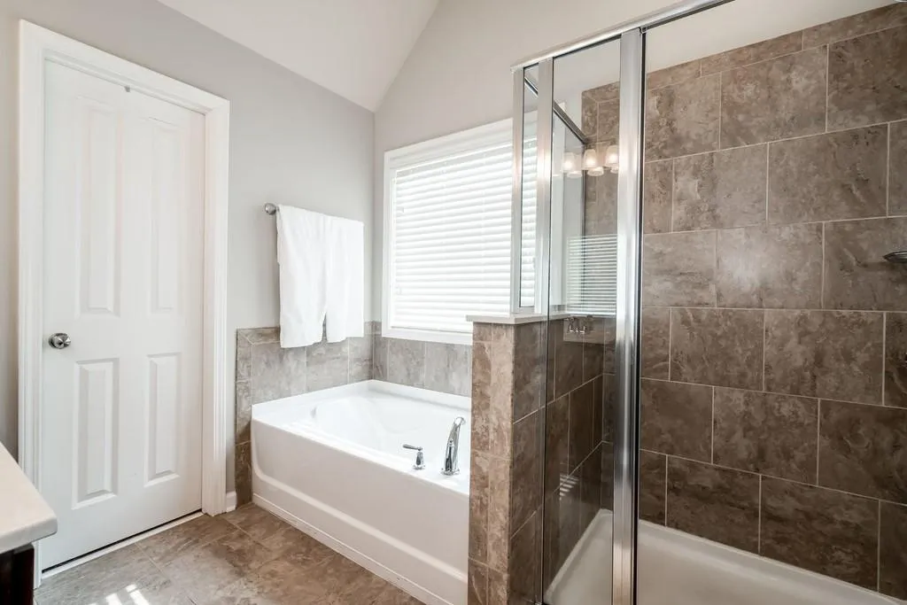 7355 Highland Bluff, Sandy Springs, Georgia 30328, 3 Bedrooms Bedrooms, ,3 BathroomsBathrooms,Residential,Sold,7355 Highland Bluff,6756222