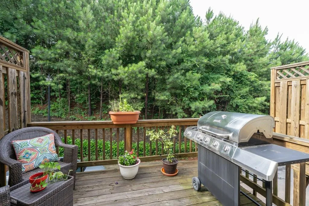 7355 Highland Bluff, Sandy Springs, Georgia 30328, 3 Bedrooms Bedrooms, ,3 BathroomsBathrooms,Residential,Sold,7355 Highland Bluff,6756222