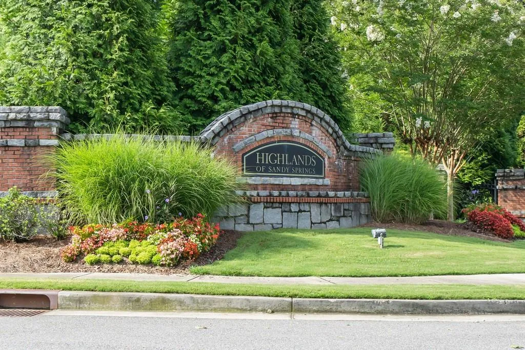 7355 Highland Bluff, Sandy Springs, Georgia 30328, 3 Bedrooms Bedrooms, ,3 BathroomsBathrooms,Residential,Sold,7355 Highland Bluff,6756222