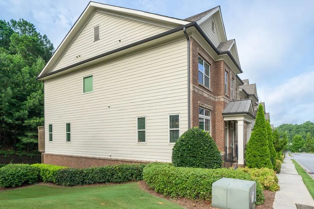 7355 Highland Bluff, Sandy Springs, Georgia 30328, 3 Bedrooms Bedrooms, ,3 BathroomsBathrooms,Residential,Sold,7355 Highland Bluff,6756222