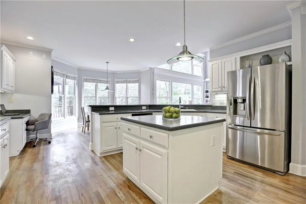 645 Eaton Place, Sandy Springs, Georgia 30350, 6 Bedrooms Bedrooms, ,5 BathroomsBathrooms,Residential,Sold,645 Eaton Place,5769502