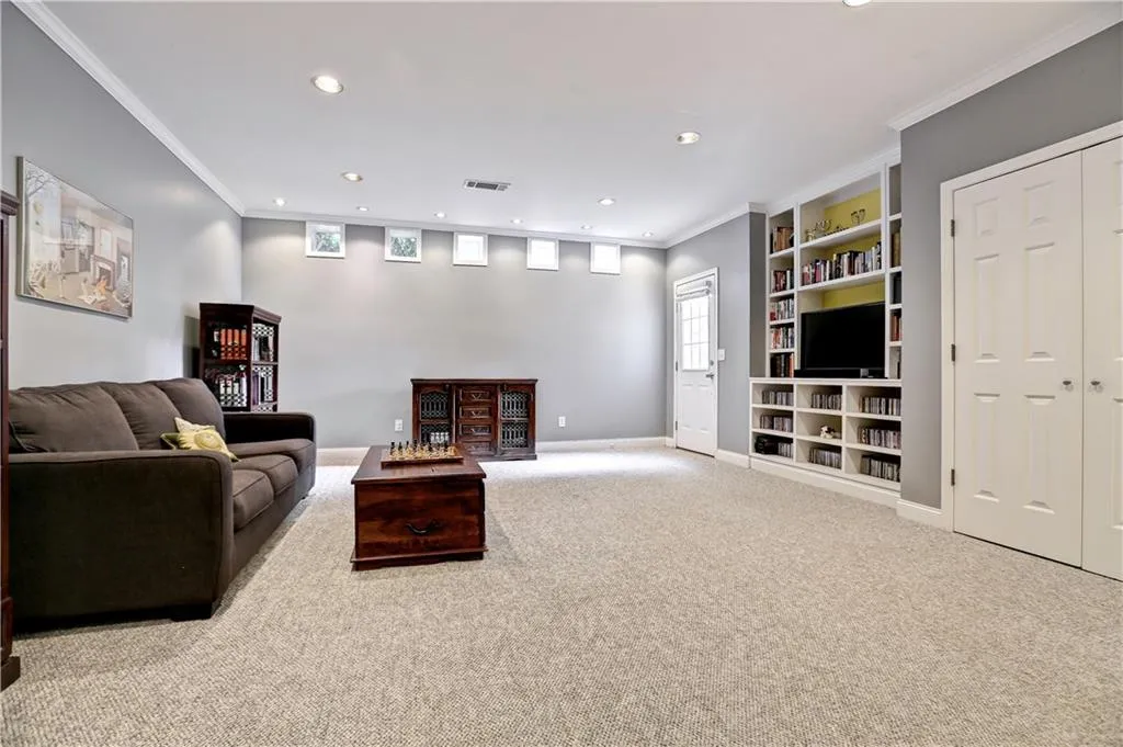 645 Eaton Place, Sandy Springs, Georgia 30350, 6 Bedrooms Bedrooms, ,5 BathroomsBathrooms,Residential,Sold,645 Eaton Place,5769502