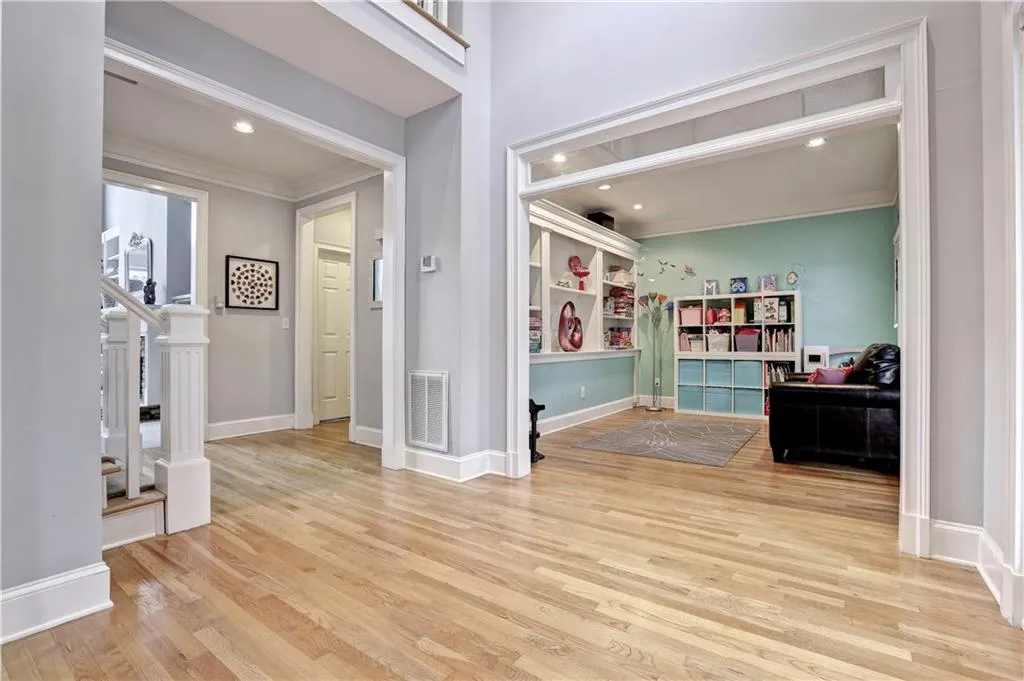 645 Eaton Place, Sandy Springs, Georgia 30350, 6 Bedrooms Bedrooms, ,5 BathroomsBathrooms,Residential,Sold,645 Eaton Place,5769502