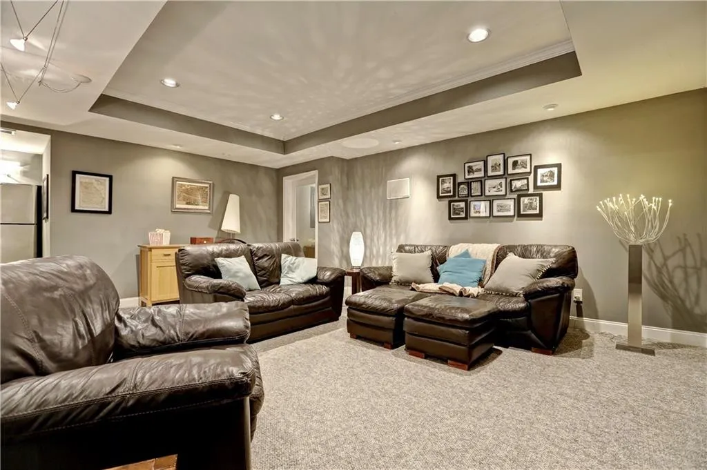 645 Eaton Place, Sandy Springs, Georgia 30350, 6 Bedrooms Bedrooms, ,5 BathroomsBathrooms,Residential,Sold,645 Eaton Place,5769502