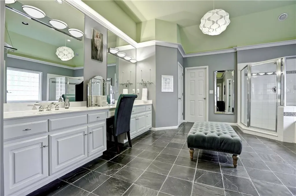 645 Eaton Place, Sandy Springs, Georgia 30350, 6 Bedrooms Bedrooms, ,5 BathroomsBathrooms,Residential,Sold,645 Eaton Place,5769502