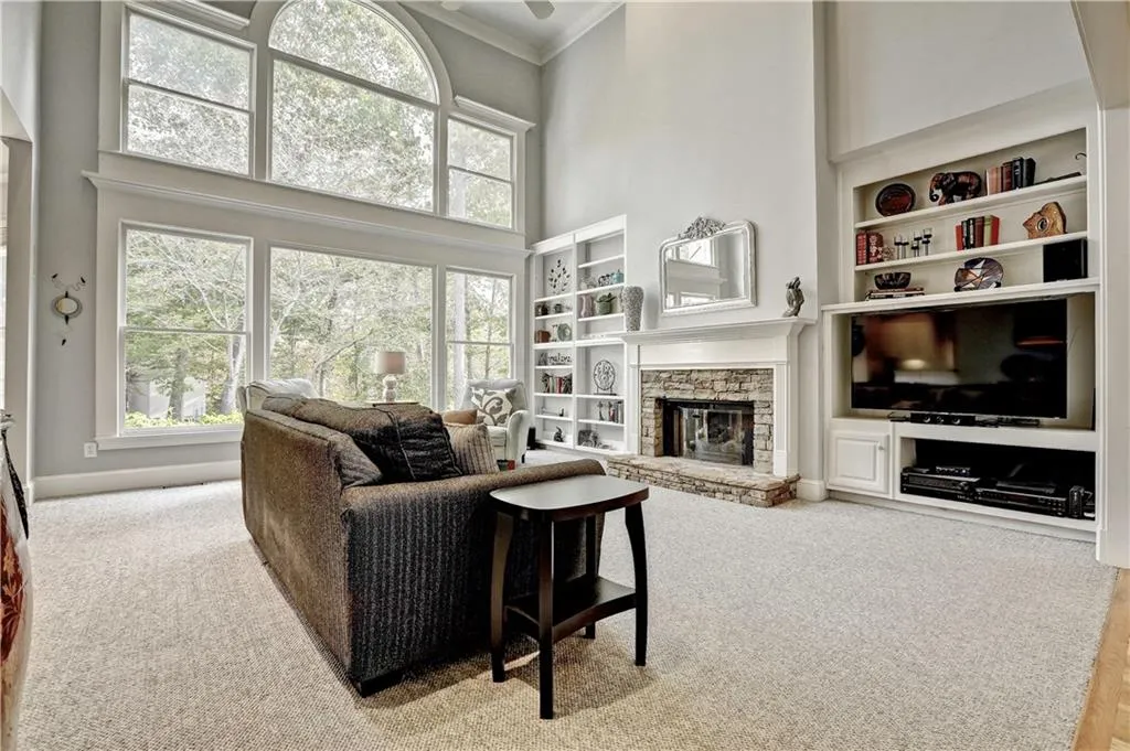 645 Eaton Place, Sandy Springs, Georgia 30350, 6 Bedrooms Bedrooms, ,5 BathroomsBathrooms,Residential,Sold,645 Eaton Place,5769502