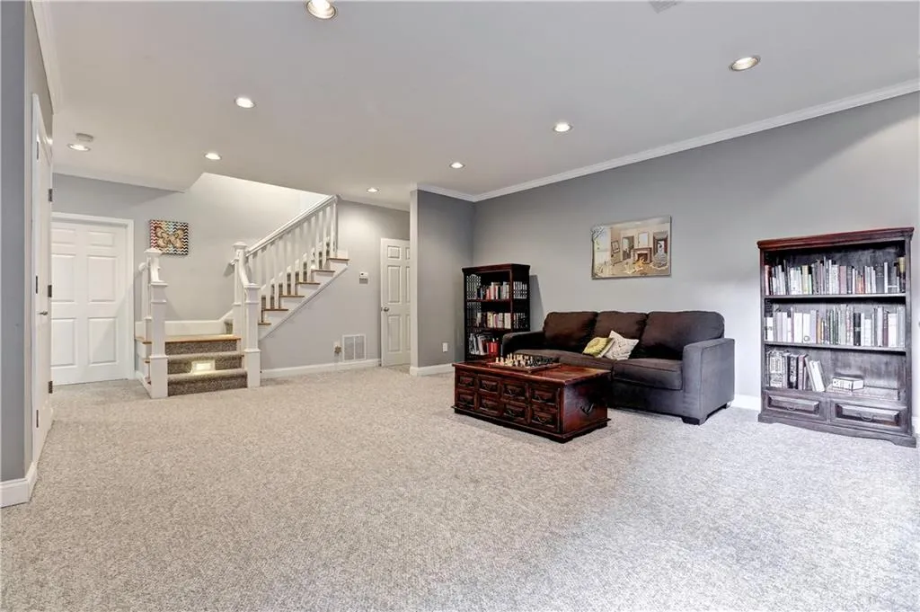 645 Eaton Place, Sandy Springs, Georgia 30350, 6 Bedrooms Bedrooms, ,5 BathroomsBathrooms,Residential,Sold,645 Eaton Place,5769502