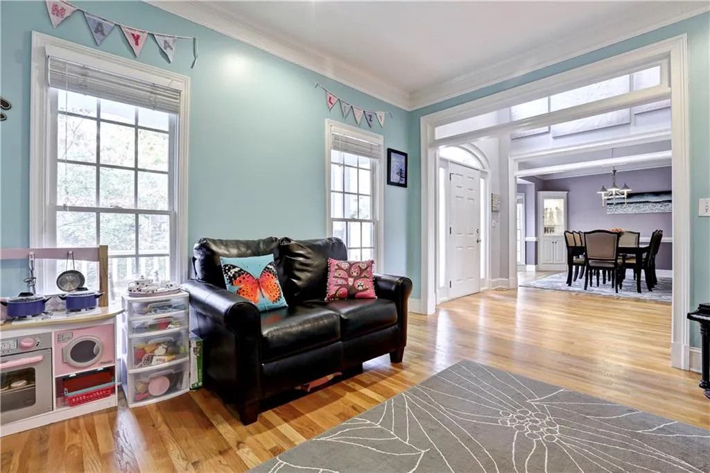 645 Eaton Place, Sandy Springs, Georgia 30350, 6 Bedrooms Bedrooms, ,5 BathroomsBathrooms,Residential,Sold,645 Eaton Place,5769502