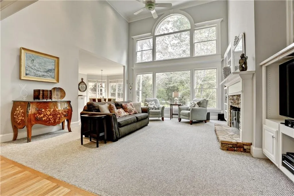 645 Eaton Place, Sandy Springs, Georgia 30350, 6 Bedrooms Bedrooms, ,5 BathroomsBathrooms,Residential,Sold,645 Eaton Place,5769502