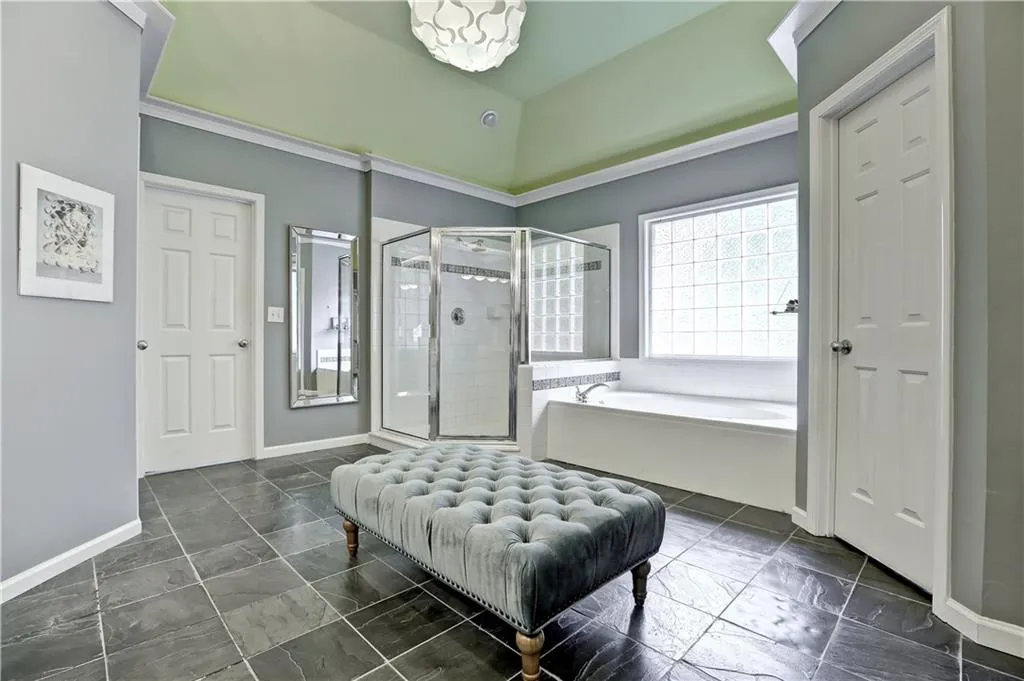 645 Eaton Place, Sandy Springs, Georgia 30350, 6 Bedrooms Bedrooms, ,5 BathroomsBathrooms,Residential,Sold,645 Eaton Place,5769502