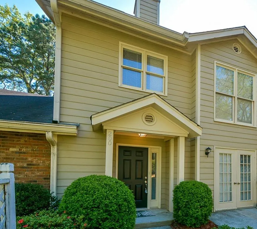 200 Peachtree Hollow Court, Sandy Springs, Georgia 30328, 3 Bedrooms Bedrooms, ,2 BathroomsBathrooms,Residential,Sold,200 Peachtree Hollow Court,6531786