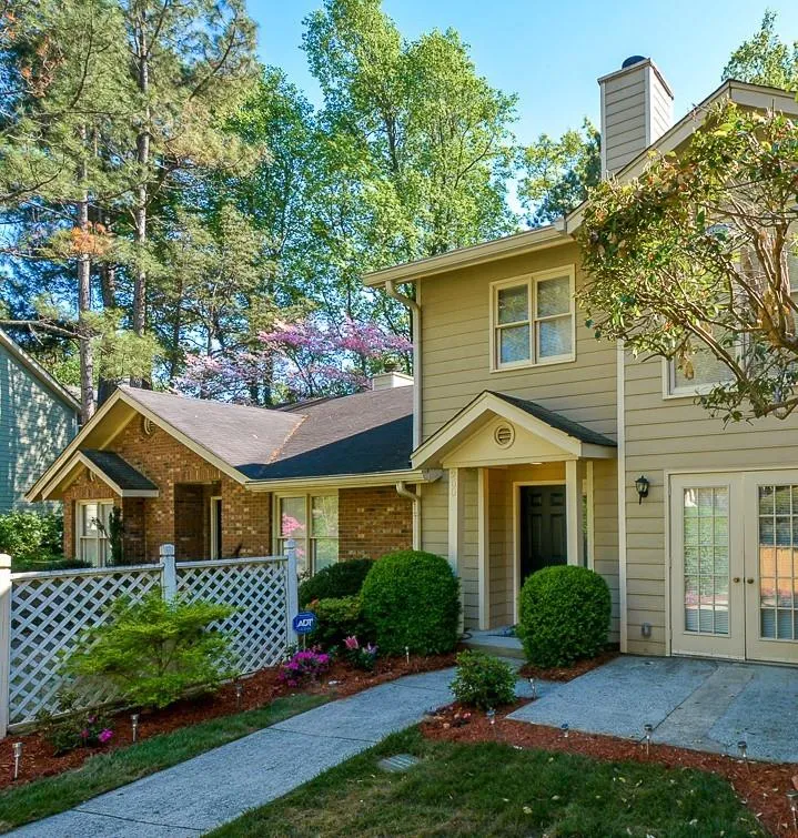 200 Peachtree Hollow Court, Sandy Springs, Georgia 30328, 3 Bedrooms Bedrooms, ,2 BathroomsBathrooms,Residential,Sold,200 Peachtree Hollow Court,6531786