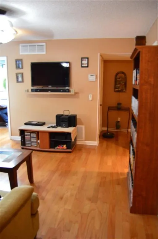 2517 Huntingdon Chase Unit 2517, Sandy Springs, Georgia 30350, 1 Bedroom Bedrooms, ,1 BathroomBathrooms,Residential,Sold,2517 Huntingdon Chase Unit 2517,6952636