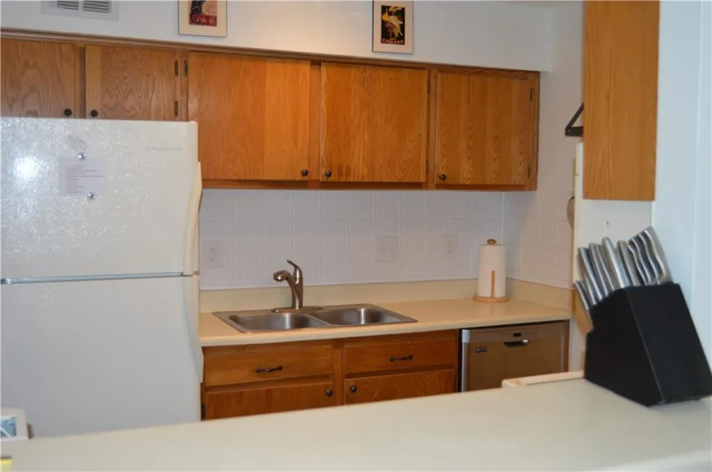 2517 Huntingdon Chase Unit 2517, Sandy Springs, Georgia 30350, 1 Bedroom Bedrooms, ,1 BathroomBathrooms,Residential,Sold,2517 Huntingdon Chase Unit 2517,6952636