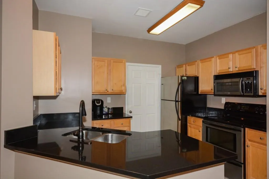 5641 Roswell Road Unit 201, Sandy Springs, Georgia 30342, 1 Bedroom Bedrooms, ,1 BathroomBathrooms,Residential,Sold,5641 Roswell Road Unit 201,5794715