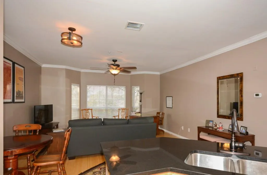 5641 Roswell Road Unit 201, Sandy Springs, Georgia 30342, 1 Bedroom Bedrooms, ,1 BathroomBathrooms,Residential,Sold,5641 Roswell Road Unit 201,5794715