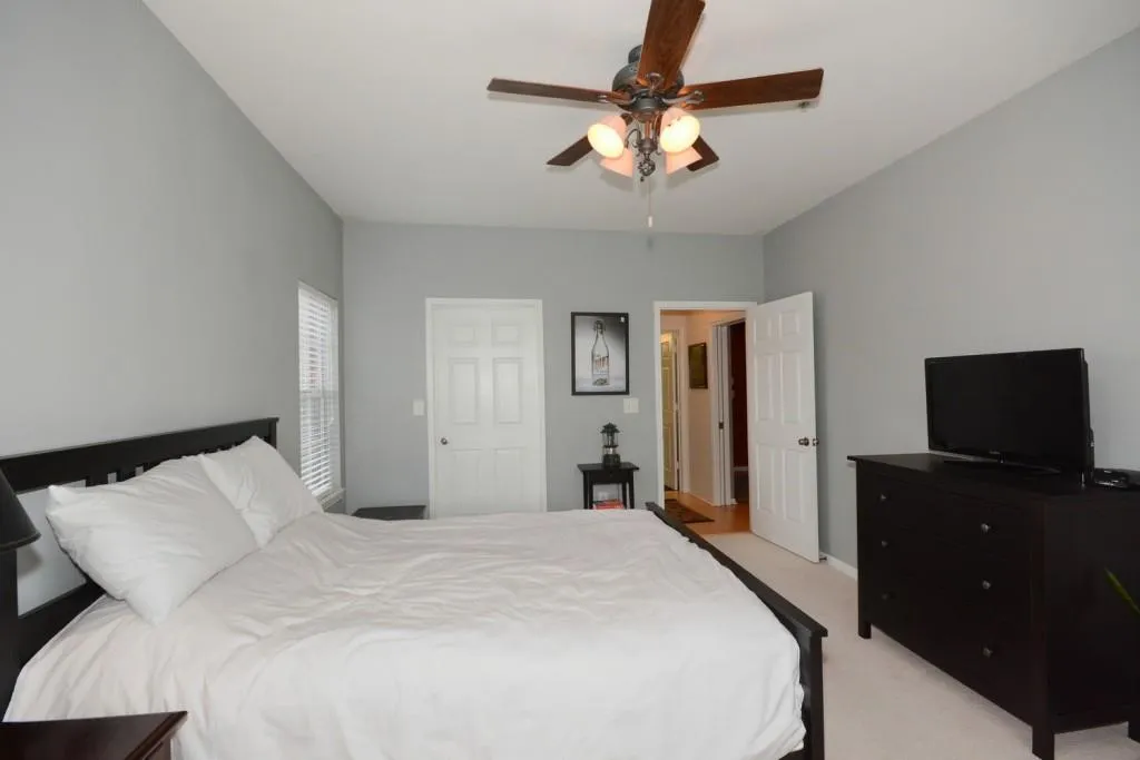 5641 Roswell Road Unit 201, Sandy Springs, Georgia 30342, 1 Bedroom Bedrooms, ,1 BathroomBathrooms,Residential,Sold,5641 Roswell Road Unit 201,5794715