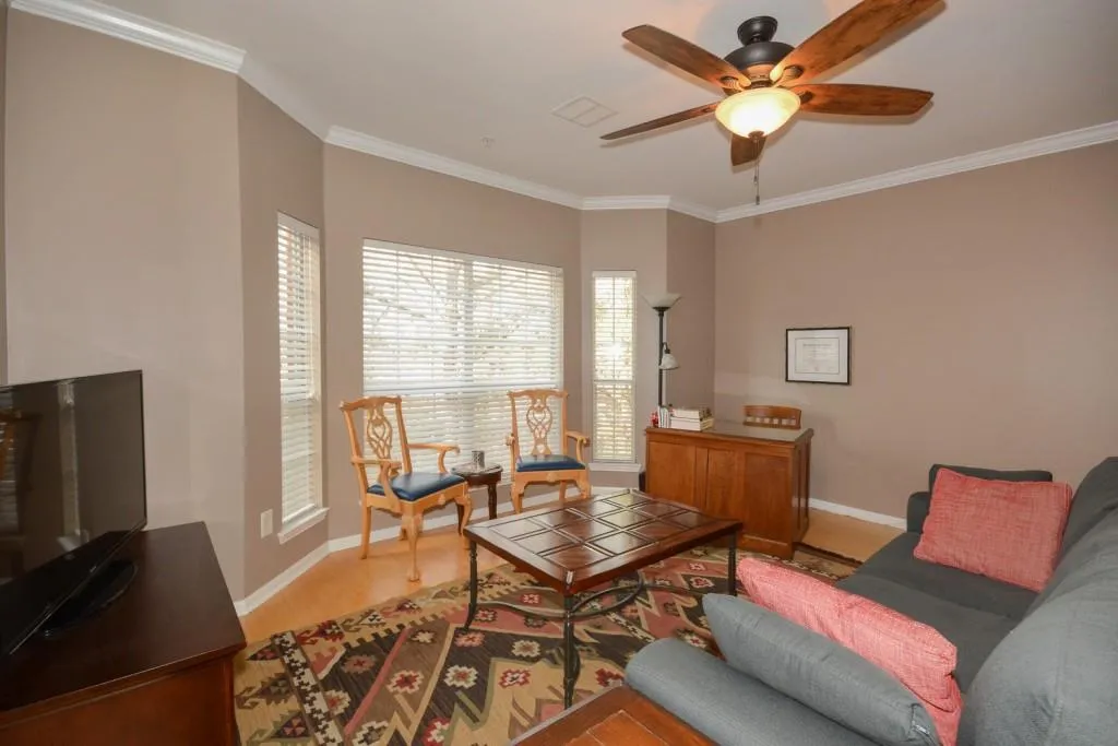 5641 Roswell Road Unit 201, Sandy Springs, Georgia 30342, 1 Bedroom Bedrooms, ,1 BathroomBathrooms,Residential,Sold,5641 Roswell Road Unit 201,5794715