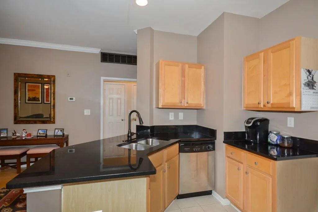 5641 Roswell Road Unit 201, Sandy Springs, Georgia 30342, 1 Bedroom Bedrooms, ,1 BathroomBathrooms,Residential,Sold,5641 Roswell Road Unit 201,5794715