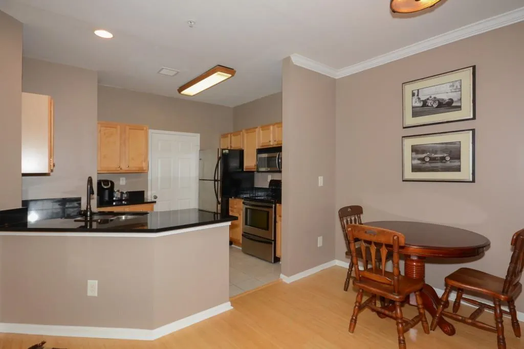5641 Roswell Road Unit 201, Sandy Springs, Georgia 30342, 1 Bedroom Bedrooms, ,1 BathroomBathrooms,Residential,Sold,5641 Roswell Road Unit 201,5794715