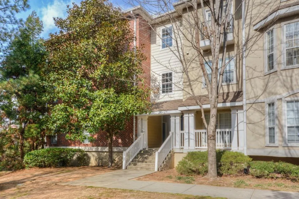 5641 Roswell Road Unit 201, Sandy Springs, Georgia 30342, 1 Bedroom Bedrooms, ,1 BathroomBathrooms,Residential,Sold,5641 Roswell Road Unit 201,5794715