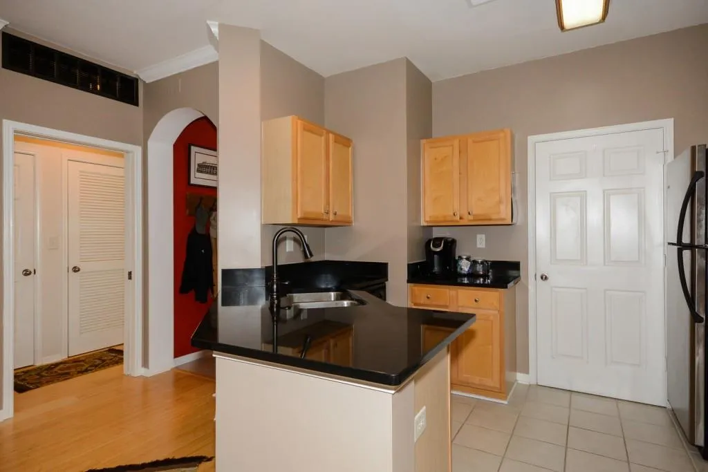 5641 Roswell Road Unit 201, Sandy Springs, Georgia 30342, 1 Bedroom Bedrooms, ,1 BathroomBathrooms,Residential,Sold,5641 Roswell Road Unit 201,5794715