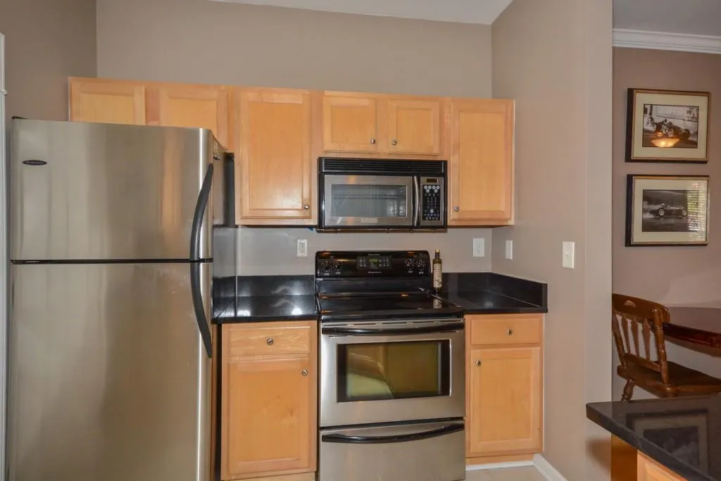 5641 Roswell Road Unit 201, Sandy Springs, Georgia 30342, 1 Bedroom Bedrooms, ,1 BathroomBathrooms,Residential,Sold,5641 Roswell Road Unit 201,5794715