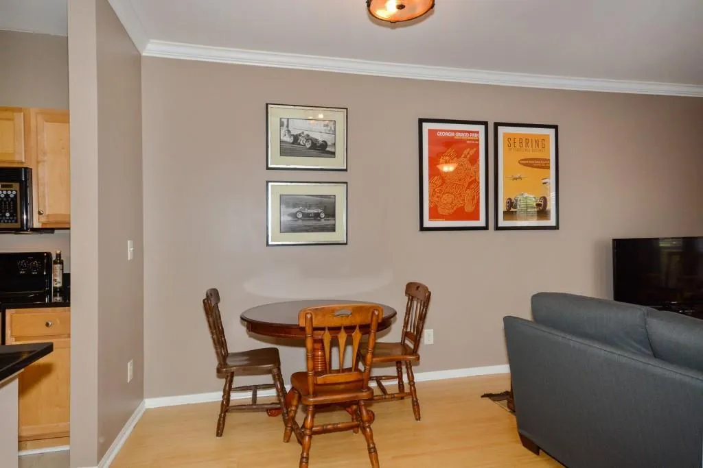 5641 Roswell Road Unit 201, Sandy Springs, Georgia 30342, 1 Bedroom Bedrooms, ,1 BathroomBathrooms,Residential,Sold,5641 Roswell Road Unit 201,5794715