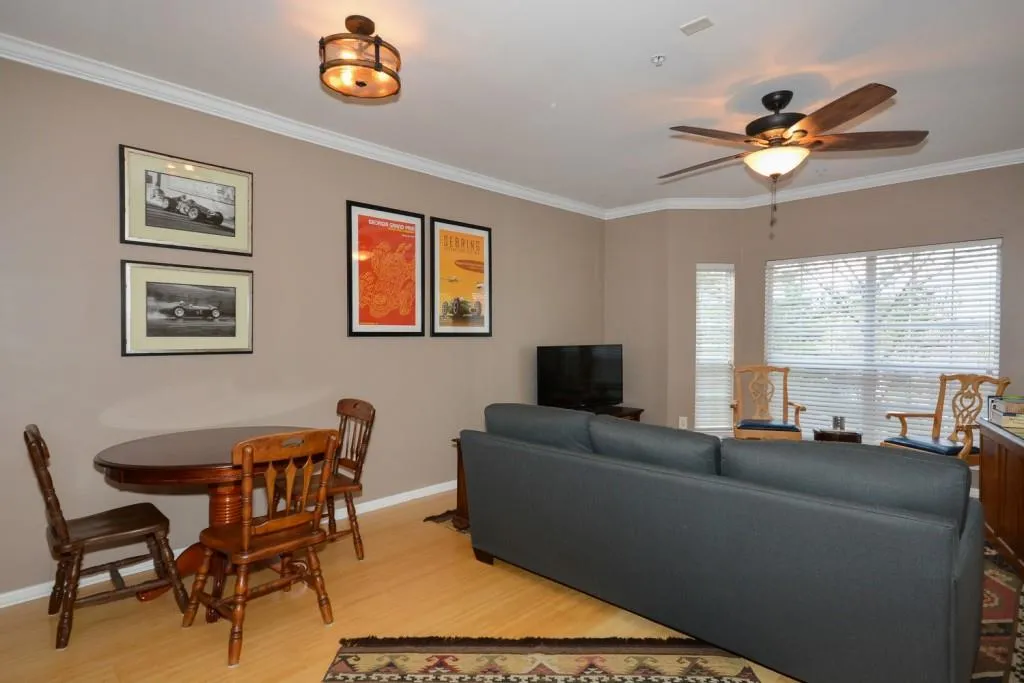 5641 Roswell Road Unit 201, Sandy Springs, Georgia 30342, 1 Bedroom Bedrooms, ,1 BathroomBathrooms,Residential,Sold,5641 Roswell Road Unit 201,5794715